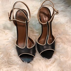 Banana Republic T strap sandals